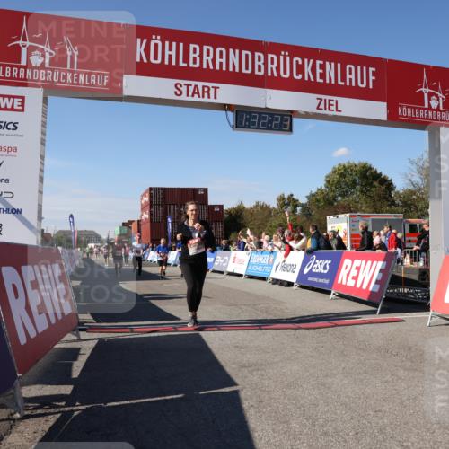 03.10.2025 - Köhlbrandbrückenlauf Lena Gebhardt http://msf.ph/oto/9067891 03.10.2025 13:32:23 Ziel 4485, 4578, 4966, 5354, 5357, 5820, 5891, 5892, 6287, 6304 meine-sportfotos.de