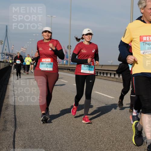03.10.2025 - Köhlbrandbrückenlauf Fabian Wolf http://msf.ph/oto/9067898 03.10.2025 10:10:40 Position 3 2725, 2726, 2518 meine-sportfotos.de