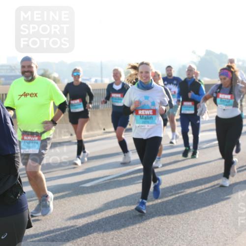 03.10.2025 - Köhlbrandbrückenlauf Lena Gebhardt http://msf.ph/oto/9067899 03.10.2025 09:24:02 Position 1 3737, 2740 meine-sportfotos.de