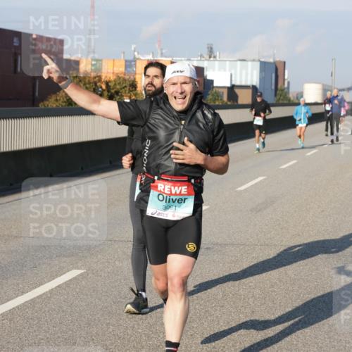 03.10.2025 - Köhlbrandbrückenlauf Jannik Wohlers http://msf.ph/oto/9067900 03.10.2025 09:47:15 Position 3 3091 meine-sportfotos.de