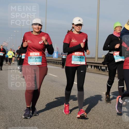 03.10.2025 - Köhlbrandbrückenlauf Fabian Wolf http://msf.ph/oto/9067911 03.10.2025 10:10:41 Position 3 2725, 2726, 2267, 27 meine-sportfotos.de