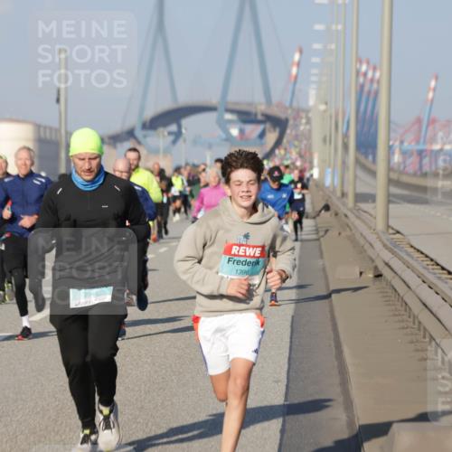 03.10.2025 - Köhlbrandbrückenlauf Jannik Wohlers http://msf.ph/oto/9067924 03.10.2025 09:47:16 Position 3 2940, 1396 meine-sportfotos.de