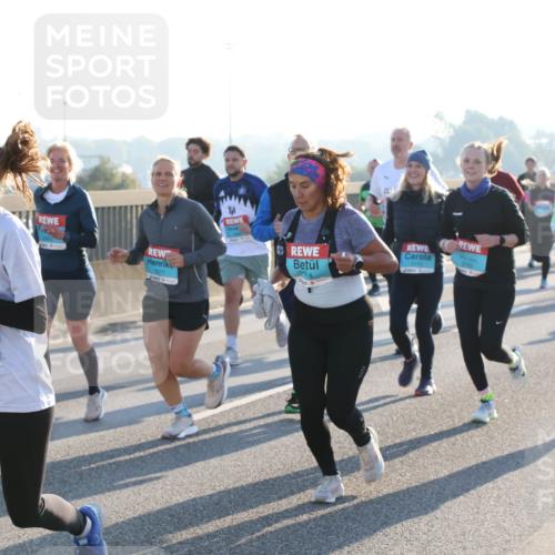 03.10.2025 - Köhlbrandbrückenlauf Lena Gebhardt http://msf.ph/oto/9067927 03.10.2025 09:24:03 Position 1 2276, 1577, 3110, 1827 meine-sportfotos.de