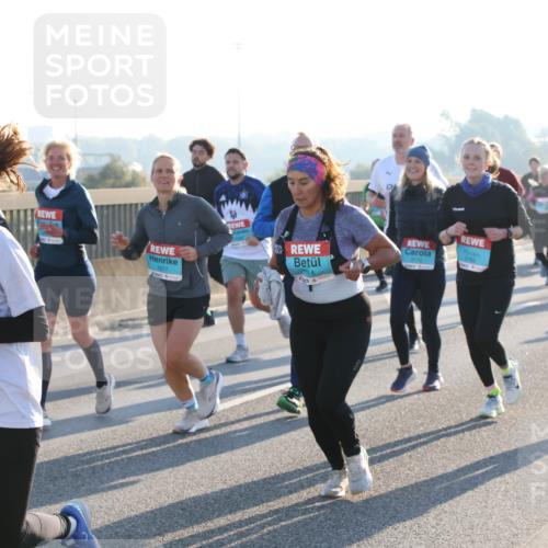 03.10.2025 - Köhlbrandbrückenlauf Lena Gebhardt http://msf.ph/oto/9067930 03.10.2025 09:24:03 Position 1 2276, 1577, 914, 3110, 3765, 1827 meine-sportfotos.de