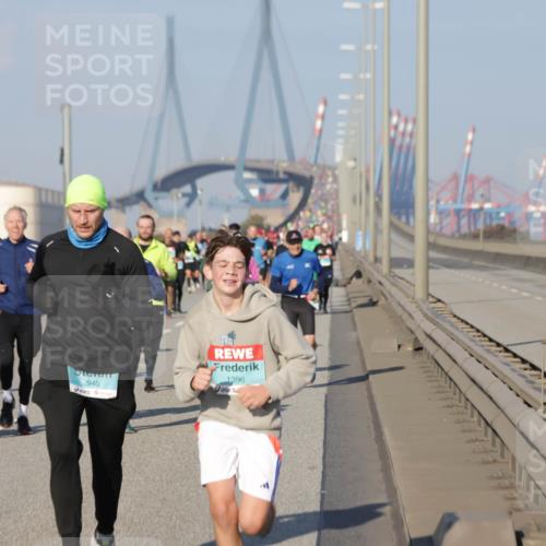 03.10.2025 - Köhlbrandbrückenlauf Jannik Wohlers http://msf.ph/oto/9067950 03.10.2025 09:47:17 Position 3 2940, 1396 meine-sportfotos.de