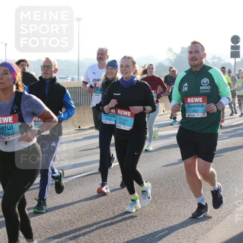 03.10.2025 - Köhlbrandbrückenlauf Lena Gebhardt http://msf.ph/oto/9067958 03.10.2025 09:24:04 Position 1 1577, 14, 3110, 3765, 1827 meine-sportfotos.de