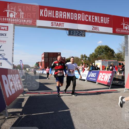03.10.2025 - Köhlbrandbrückenlauf Lena Gebhardt http://msf.ph/oto/9067984 03.10.2025 13:32:28 Ziel 4485, 4578, 4966, 5286, 5357, 5876, 5891, 5892, 6141 meine-sportfotos.de