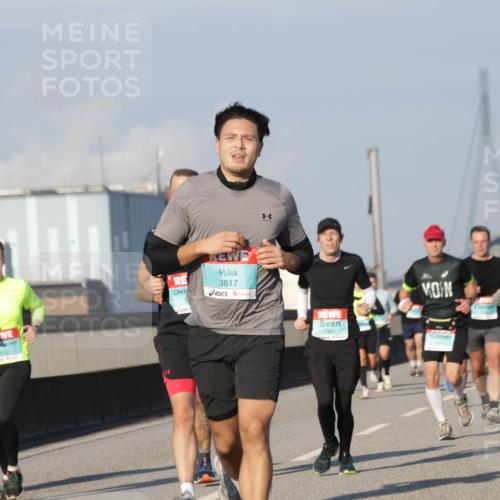 03.10.2025 - Köhlbrandbrückenlauf Jannik Wohlers http://msf.ph/oto/9067988 03.10.2025 09:47:31 Position 3 5, 3817, 1110, 1043, 3568 meine-sportfotos.de