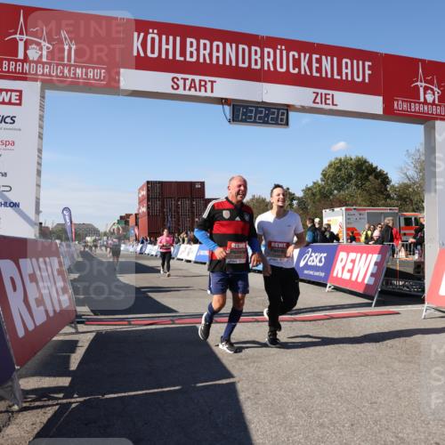 03.10.2025 - Köhlbrandbrückenlauf Lena Gebhardt http://msf.ph/oto/9067989 03.10.2025 13:32:29 Ziel 4485, 4578, 4966, 5286, 5357, 5876, 5891, 5892, 6141 meine-sportfotos.de