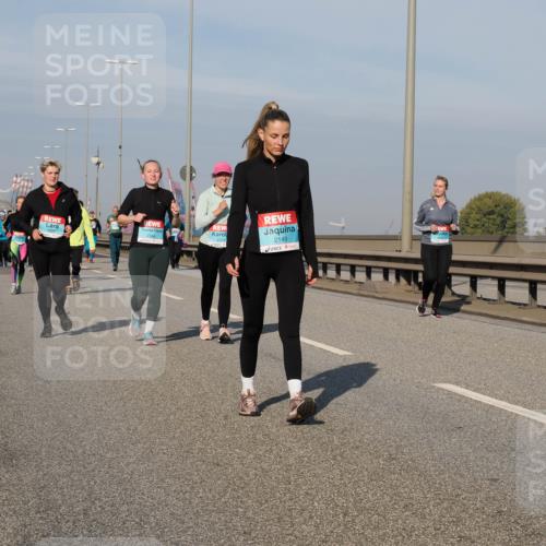 03.10.2025 - Köhlbrandbrückenlauf Fabian Wolf http://msf.ph/oto/9067997 03.10.2025 10:10:46 Position 3 3324, 2386, 2149 meine-sportfotos.de