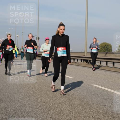 03.10.2025 - Köhlbrandbrückenlauf Fabian Wolf http://msf.ph/oto/9068004 03.10.2025 10:10:46 Position 3 2359, 2149, 2443 meine-sportfotos.de