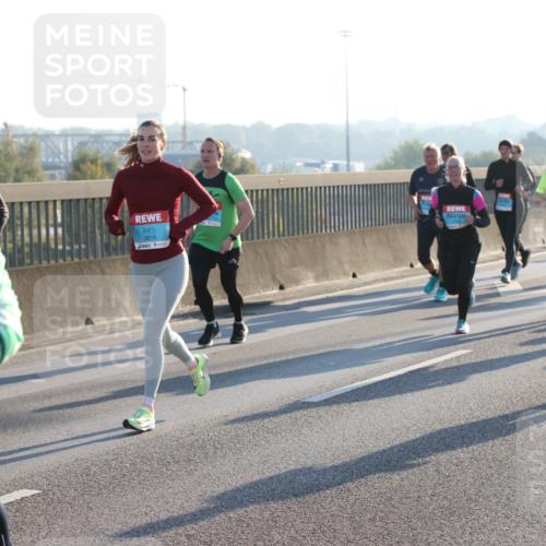 03.10.2025 - Köhlbrandbrückenlauf Lena Gebhardt http://msf.ph/oto/9068009 03.10.2025 09:24:06 Position 1 3816 meine-sportfotos.de