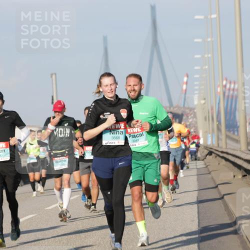 03.10.2025 - Köhlbrandbrückenlauf Jannik Wohlers http://msf.ph/oto/9068021 03.10.2025 09:47:33 Position 3 1043, 3264, 3568, 3041 meine-sportfotos.de