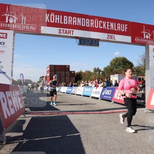 03.10.2025 - Köhlbrandbrückenlauf Lena Gebhardt http://msf.ph/oto/9068048 03.10.2025 13:32:33 Ziel 4966, 5226, 5255, 5286, 5357, 5442, 5876, 5891, 5892, 6141 meine-sportfotos.de