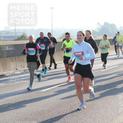 03.10.2025 - Köhlbrandbrückenlauf Lena Gebhardt http://msf.ph/oto/9068052 03.10.2025 09:24:07 Position 1 2789 meine-sportfotos.de