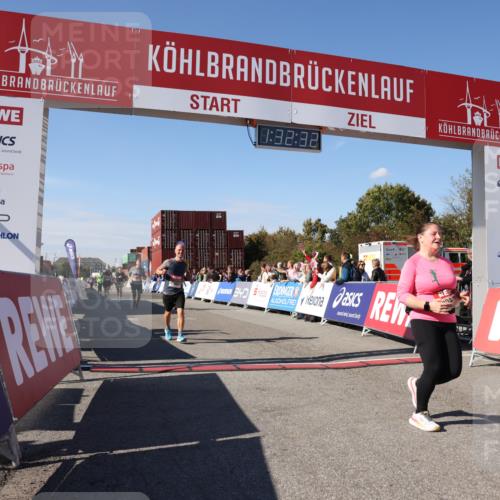 03.10.2025 - Köhlbrandbrückenlauf Lena Gebhardt http://msf.ph/oto/9068054 03.10.2025 13:32:33 Ziel 4966, 5226, 5255, 5286, 5357, 5442, 5876, 5891, 5892, 6141 meine-sportfotos.de