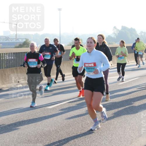 03.10.2025 - Köhlbrandbrückenlauf Lena Gebhardt http://msf.ph/oto/9068057 03.10.2025 09:24:07 Position 1 2789 meine-sportfotos.de