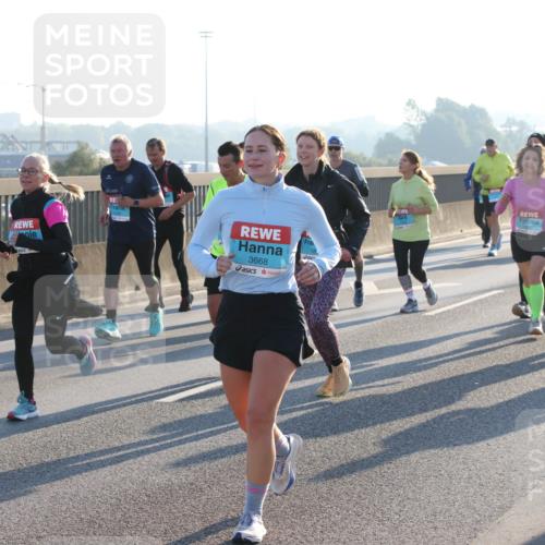 03.10.2025 - Köhlbrandbrückenlauf Lena Gebhardt http://msf.ph/oto/9068065 03.10.2025 09:24:08 Position 1 3668 meine-sportfotos.de