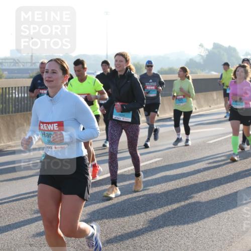 03.10.2025 - Köhlbrandbrückenlauf Lena Gebhardt http://msf.ph/oto/9068078 03.10.2025 09:24:08 Position 1 2789, 360, 1834 meine-sportfotos.de
