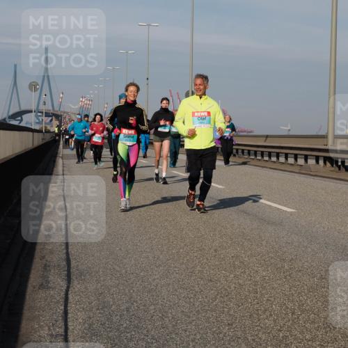 03.10.2025 - Köhlbrandbrückenlauf Fabian Wolf http://msf.ph/oto/9068080 03.10.2025 10:10:52 Position 3 2412, 2419 meine-sportfotos.de