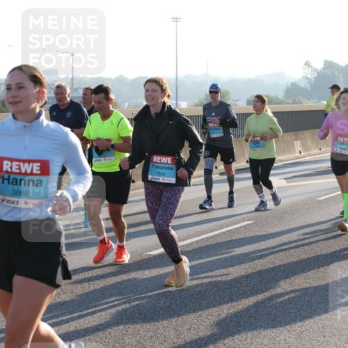 03.10.2025 - Köhlbrandbrückenlauf Lena Gebhardt http://msf.ph/oto/9068087 03.10.2025 09:24:08 Position 1 3668, 1834, 1717, 1967 meine-sportfotos.de