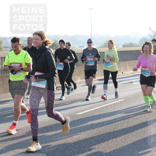 03.10.2025 - Köhlbrandbrückenlauf Lena Gebhardt http://msf.ph/oto/9068102 03.10.2025 09:24:09 Position 1 034, 1717, 1629, 1967 meine-sportfotos.de
