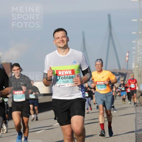 03.10.2025 - Köhlbrandbrückenlauf Jannik Wohlers http://msf.ph/oto/9068131 03.10.2025 09:47:38 Position 3 1146, 3790, 1226, 3495 meine-sportfotos.de