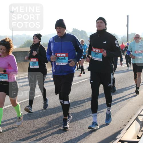 03.10.2025 - Köhlbrandbrückenlauf Lena Gebhardt http://msf.ph/oto/9068136 03.10.2025 09:24:10 Position 1 1762, 1629, 2234, 1967, 2151, 30, 20 meine-sportfotos.de