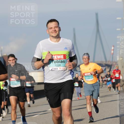 03.10.2025 - Köhlbrandbrückenlauf Jannik Wohlers http://msf.ph/oto/9068137 03.10.2025 09:47:38 Position 3 1146, 3790, 1226 meine-sportfotos.de