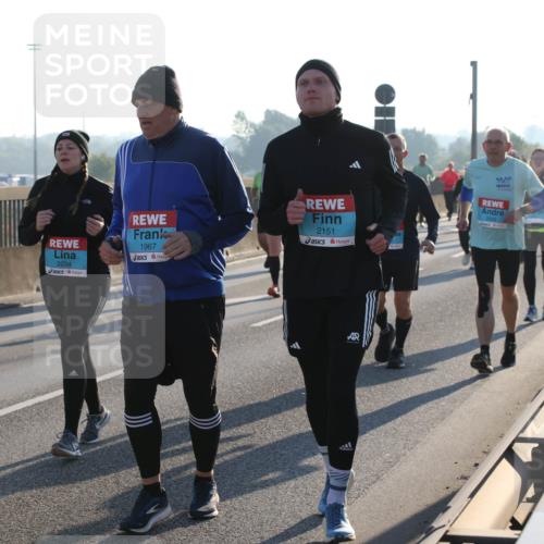 03.10.2025 - Köhlbrandbrückenlauf Lena Gebhardt http://msf.ph/oto/9068142 03.10.2025 09:24:10 Position 1 1629, 2234, 1967, 2151, 50630 meine-sportfotos.de