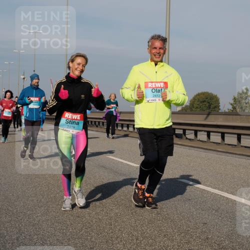 03.10.2025 - Köhlbrandbrückenlauf Fabian Wolf http://msf.ph/oto/9068144 03.10.2025 10:10:54 Position 3 3329, 2419, 2412 meine-sportfotos.de