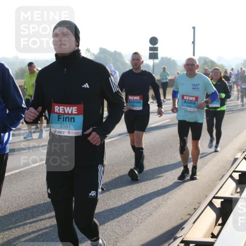 03.10.2025 - Köhlbrandbrückenlauf Lena Gebhardt http://msf.ph/oto/9068157 03.10.2025 09:24:11 Position 1 1967, 2151, 2005 meine-sportfotos.de