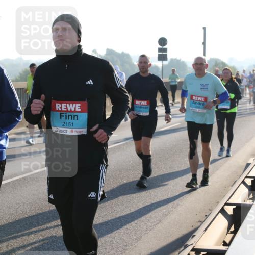 03.10.2025 - Köhlbrandbrückenlauf Lena Gebhardt http://msf.ph/oto/9068161 03.10.2025 09:24:11 Position 1 20, 20, 1967, 2151, 2848 meine-sportfotos.de