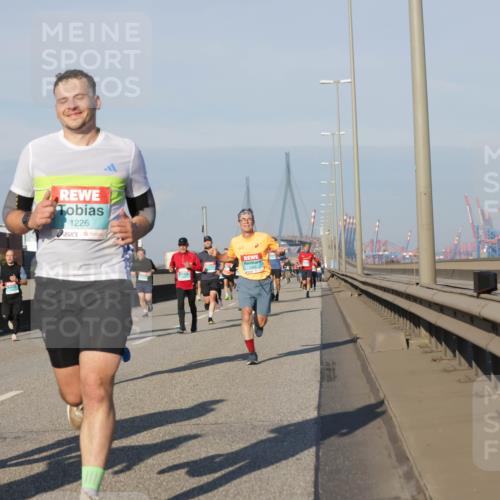 03.10.2025 - Köhlbrandbrückenlauf Jannik Wohlers http://msf.ph/oto/9068166 03.10.2025 09:47:39 Position 3 1146, 1226, 3495 meine-sportfotos.de
