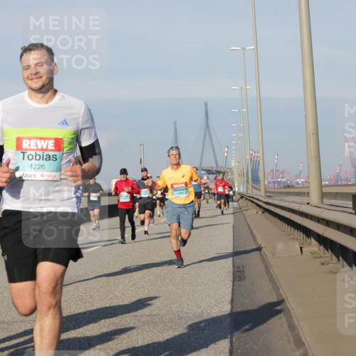 03.10.2025 - Köhlbrandbrückenlauf Jannik Wohlers http://msf.ph/oto/9068168 03.10.2025 09:47:39 Position 3 1226 meine-sportfotos.de