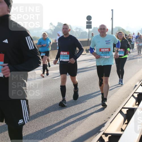 03.10.2025 - Köhlbrandbrückenlauf Lena Gebhardt http://msf.ph/oto/9068175 03.10.2025 09:24:12 Position 1 2151, 2847, 2848, 1991 meine-sportfotos.de