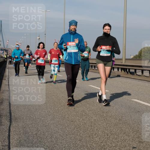 03.10.2025 - Köhlbrandbrückenlauf Fabian Wolf http://msf.ph/oto/9068176 03.10.2025 10:10:57 Position 3 3329, 3328 meine-sportfotos.de