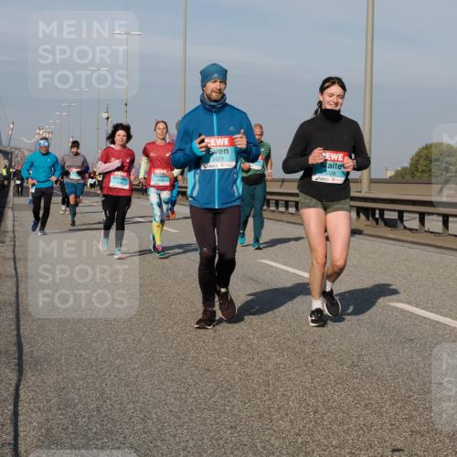 03.10.2025 - Köhlbrandbrückenlauf Fabian Wolf http://msf.ph/oto/9068182 03.10.2025 10:10:57 Position 3 3329, 3328 meine-sportfotos.de