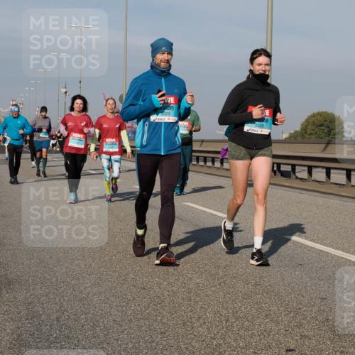 03.10.2025 - Köhlbrandbrückenlauf Fabian Wolf http://msf.ph/oto/9068188 03.10.2025 10:10:57 Position 3 2533, 3329, 3328 meine-sportfotos.de