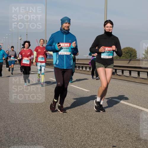 03.10.2025 - Köhlbrandbrückenlauf Fabian Wolf http://msf.ph/oto/9068193 03.10.2025 10:10:57 Position 3 3329, 3328 meine-sportfotos.de
