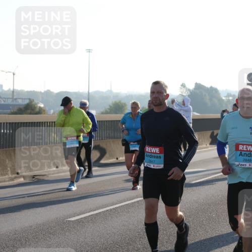 03.10.2025 - Köhlbrandbrückenlauf Lena Gebhardt http://msf.ph/oto/9068200 03.10.2025 09:24:12 Position 1 1991, 2847, 2848 meine-sportfotos.de