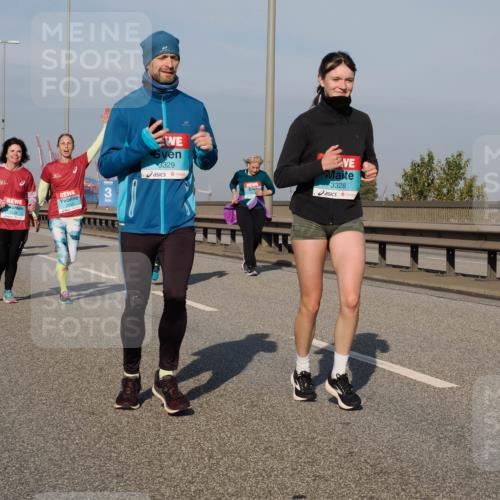03.10.2025 - Köhlbrandbrückenlauf Fabian Wolf http://msf.ph/oto/9068204 03.10.2025 10:10:58 Position 3 2533, 3, 3329, 3328 meine-sportfotos.de