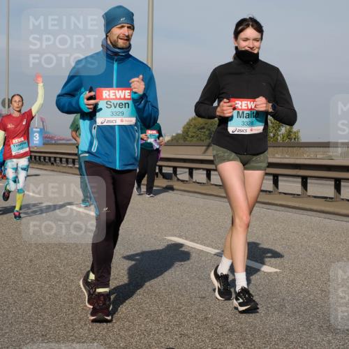 03.10.2025 - Köhlbrandbrückenlauf Fabian Wolf http://msf.ph/oto/9068213 03.10.2025 10:10:58 Position 3 2533, 3, 3329, 3328 meine-sportfotos.de