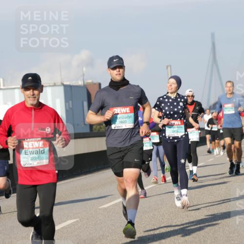 03.10.2025 - Köhlbrandbrückenlauf Jannik Wohlers http://msf.ph/oto/9068253 03.10.2025 09:47:44 Position 3 3224, 3820, 2979 meine-sportfotos.de