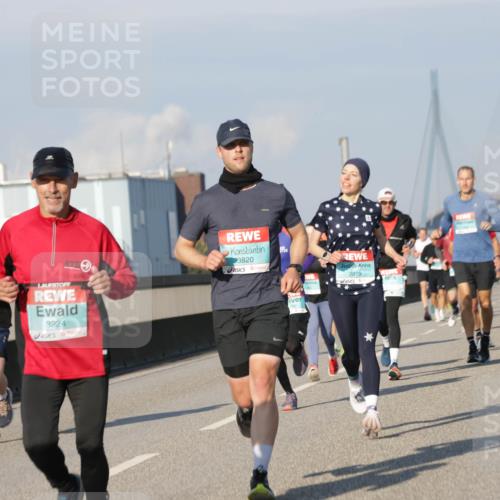 03.10.2025 - Köhlbrandbrückenlauf Jannik Wohlers http://msf.ph/oto/9068257 03.10.2025 09:47:44 Position 3 3224, 3820, 2979 meine-sportfotos.de