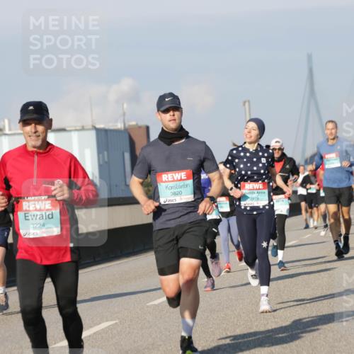 03.10.2025 - Köhlbrandbrückenlauf Jannik Wohlers http://msf.ph/oto/9068259 03.10.2025 09:47:44 Position 3 1504, 3224, 3820, 2979 meine-sportfotos.de