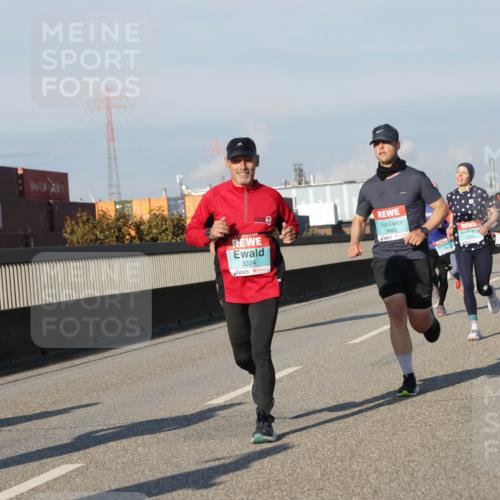 03.10.2025 - Köhlbrandbrückenlauf Jannik Wohlers http://msf.ph/oto/9068287 03.10.2025 09:47:45 Position 3 0800, 3224, 3820 meine-sportfotos.de