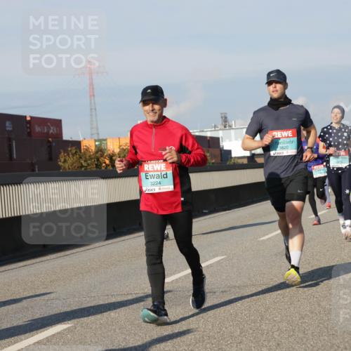 03.10.2025 - Köhlbrandbrückenlauf Jannik Wohlers http://msf.ph/oto/9068301 03.10.2025 09:47:45 Position 3 3224, 3820, 2979 meine-sportfotos.de