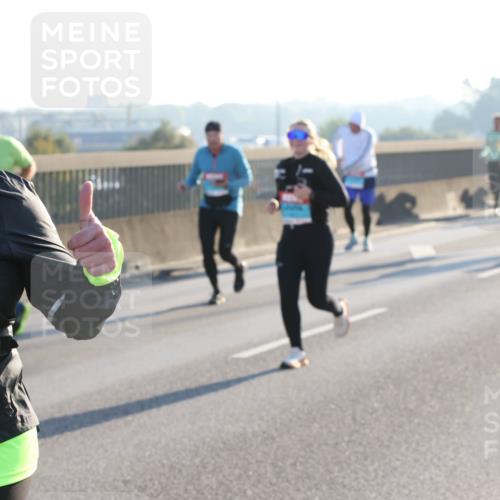 03.10.2025 - Köhlbrandbrückenlauf Lena Gebhardt http://msf.ph/oto/9068302 03.10.2025 09:24:16 Position 1 1 meine-sportfotos.de