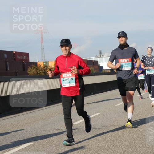 03.10.2025 - Köhlbrandbrückenlauf Jannik Wohlers http://msf.ph/oto/9068303 03.10.2025 09:47:45 Position 3 3224, 3820 meine-sportfotos.de